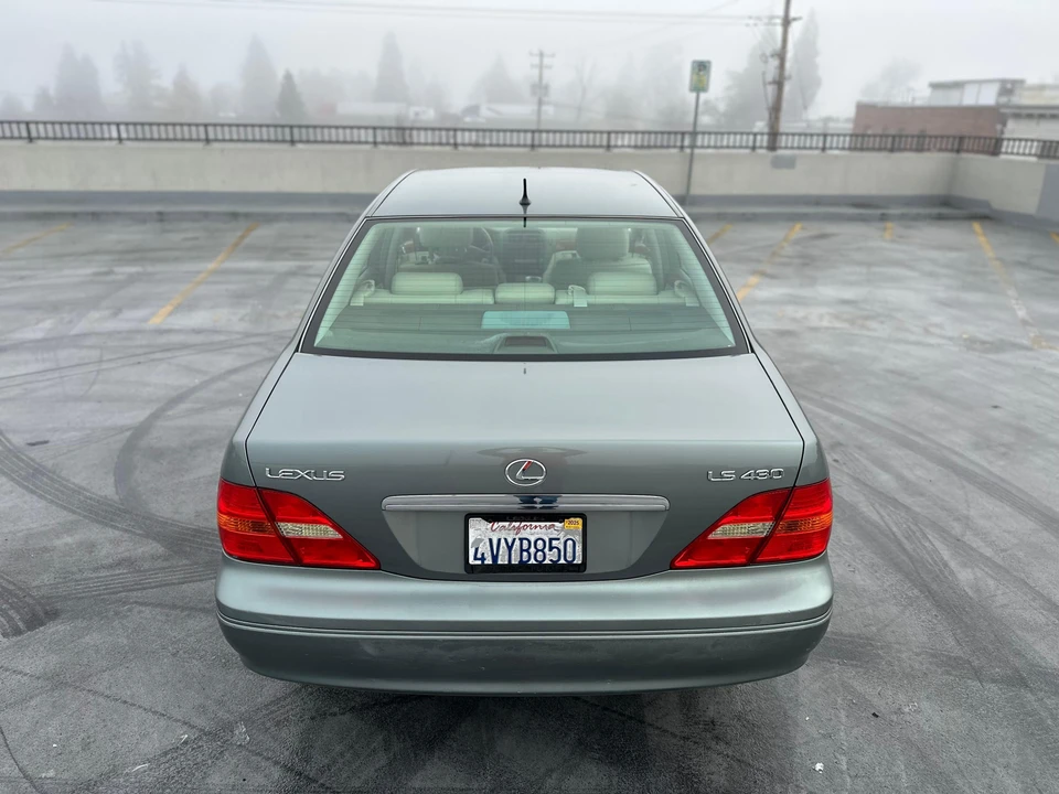 2002 Lexus LS 3rd Gen - Image 15 of 31