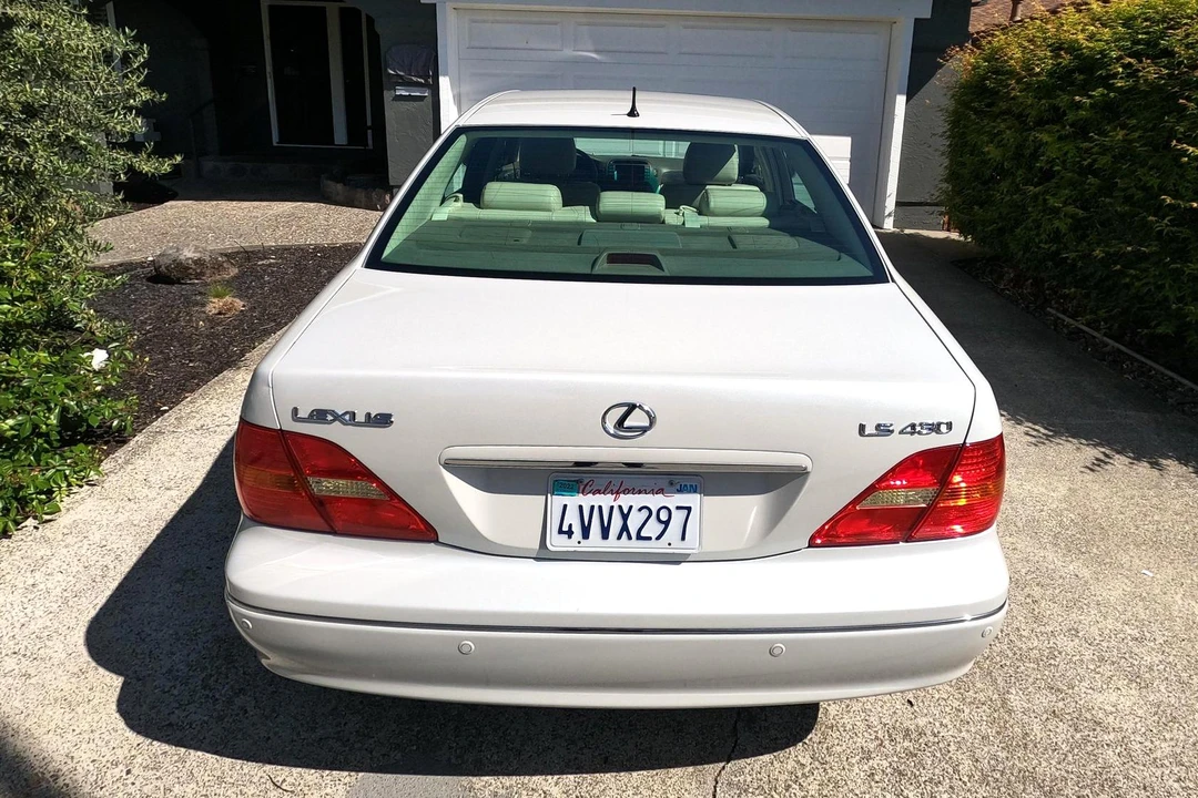 2002 Lexus LS 3rd Gen - Image 5 of 14