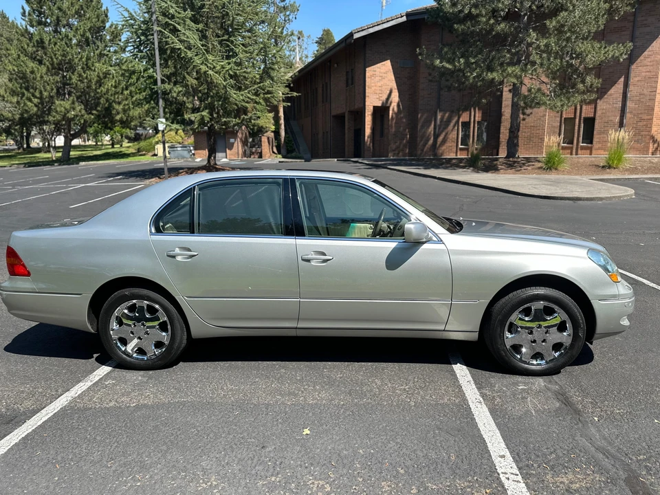 2002 Lexus LS 3rd Gen - Image 10 of 31