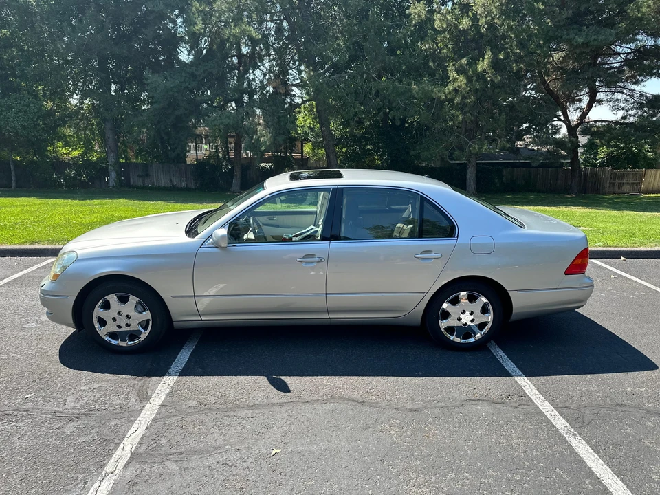 2002 Lexus LS 3rd Gen - Image 8 of 31