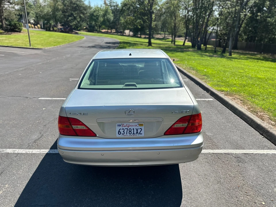 2002 Lexus LS 3rd Gen - Image 9 of 31