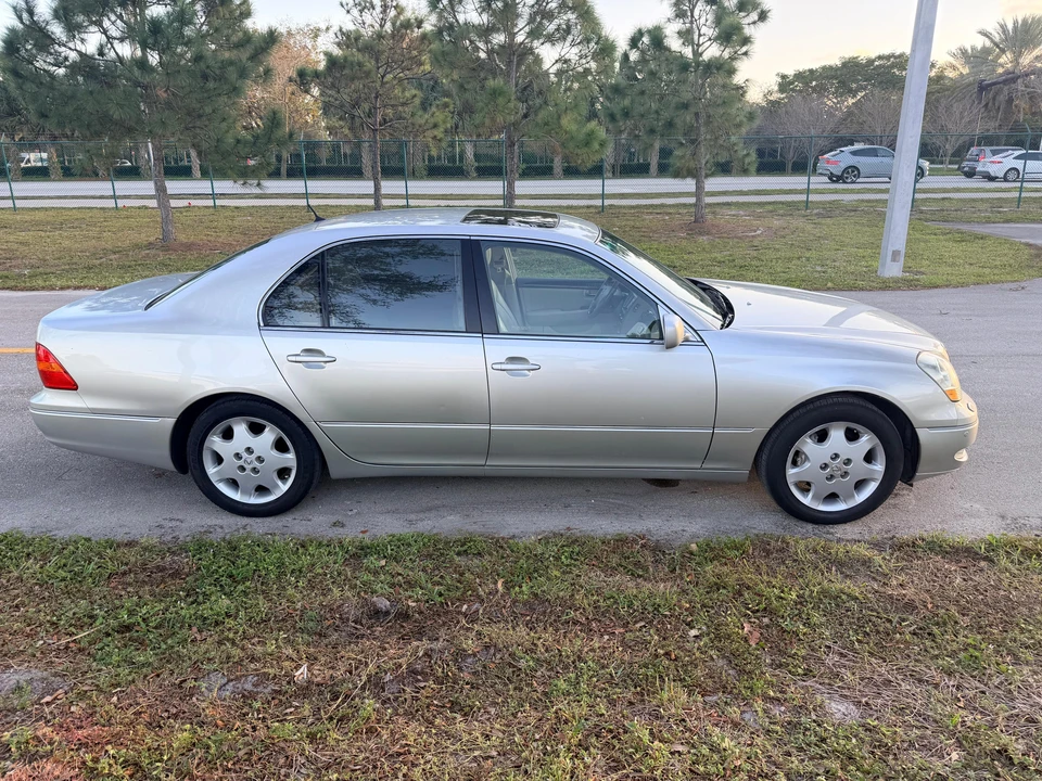 2002 Lexus LS 3rd Gen - Image 18 of 31