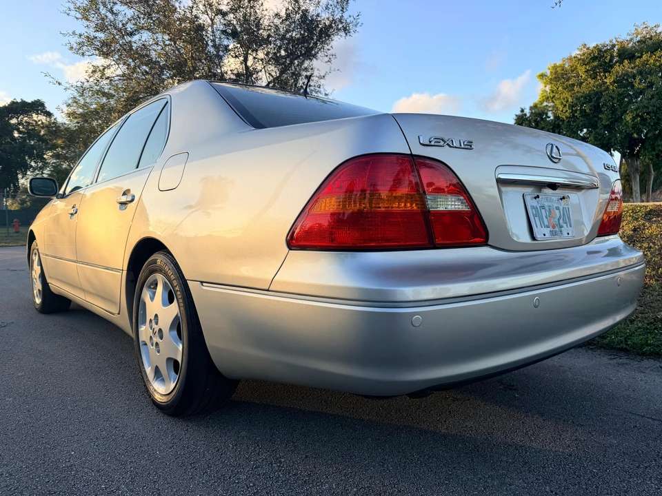 2002 Lexus LS 3rd Gen - Image 15 of 31