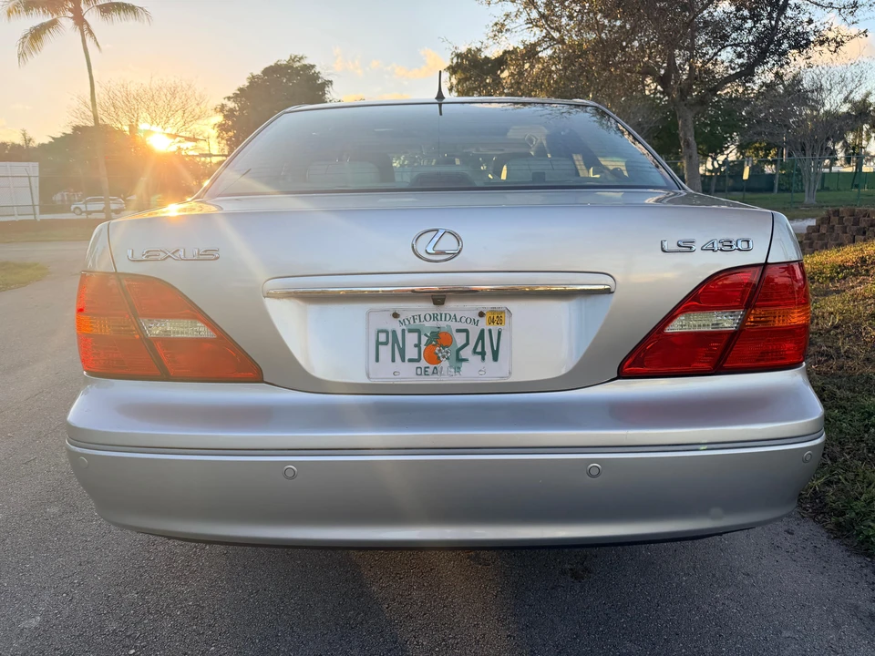 2002 Lexus LS 3rd Gen - Image 16 of 31