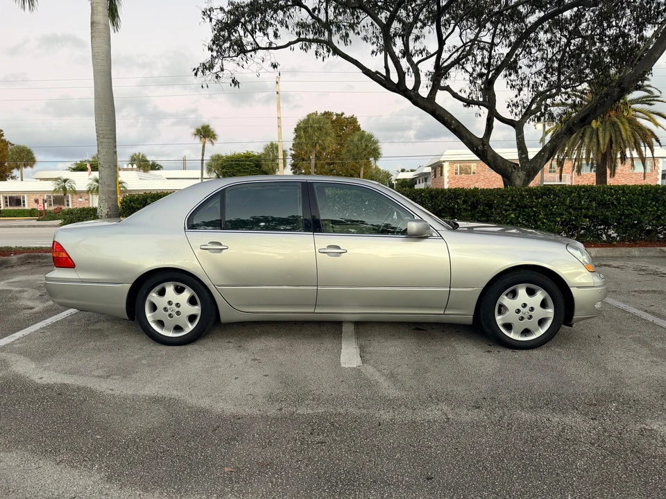 2002 Lexus LS 3rd Gen - Image 19 of 31
