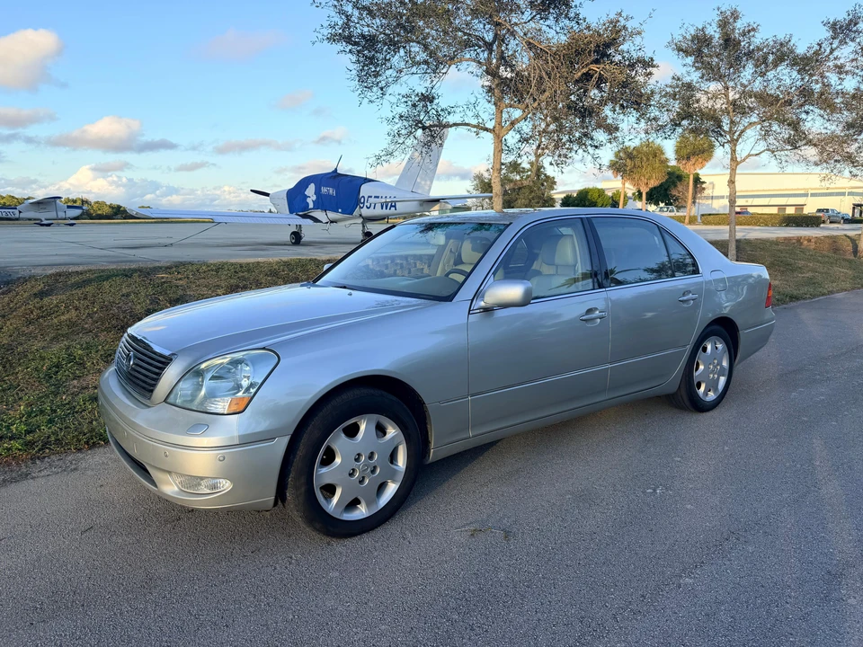 2002 Lexus LS 3rd Gen - Image 9 of 31