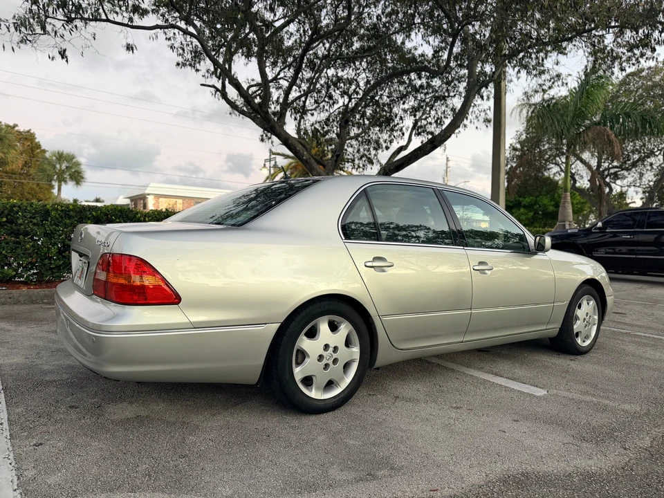 2002 Lexus LS 3rd Gen - Image 17 of 31