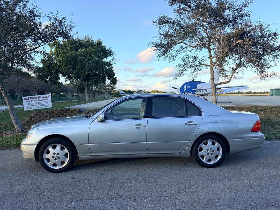 2002 Lexus LS 3rd Gen - Image 10 of 31