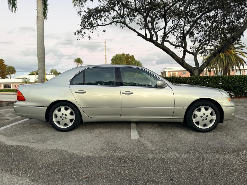 2002 Lexus LS 3rd Gen - Image 20 of 31