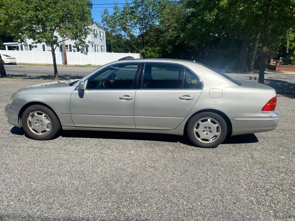 2002 Lexus LS 3rd Gen - Image 3 of 12