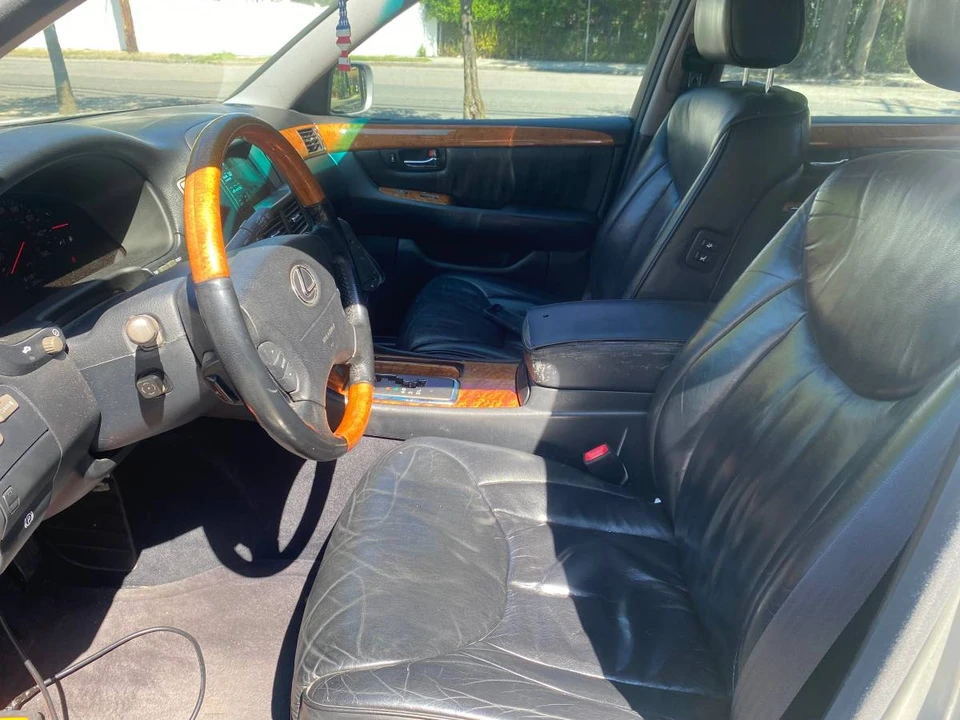 2002 Lexus LS 3rd Gen - Image 11 of 12