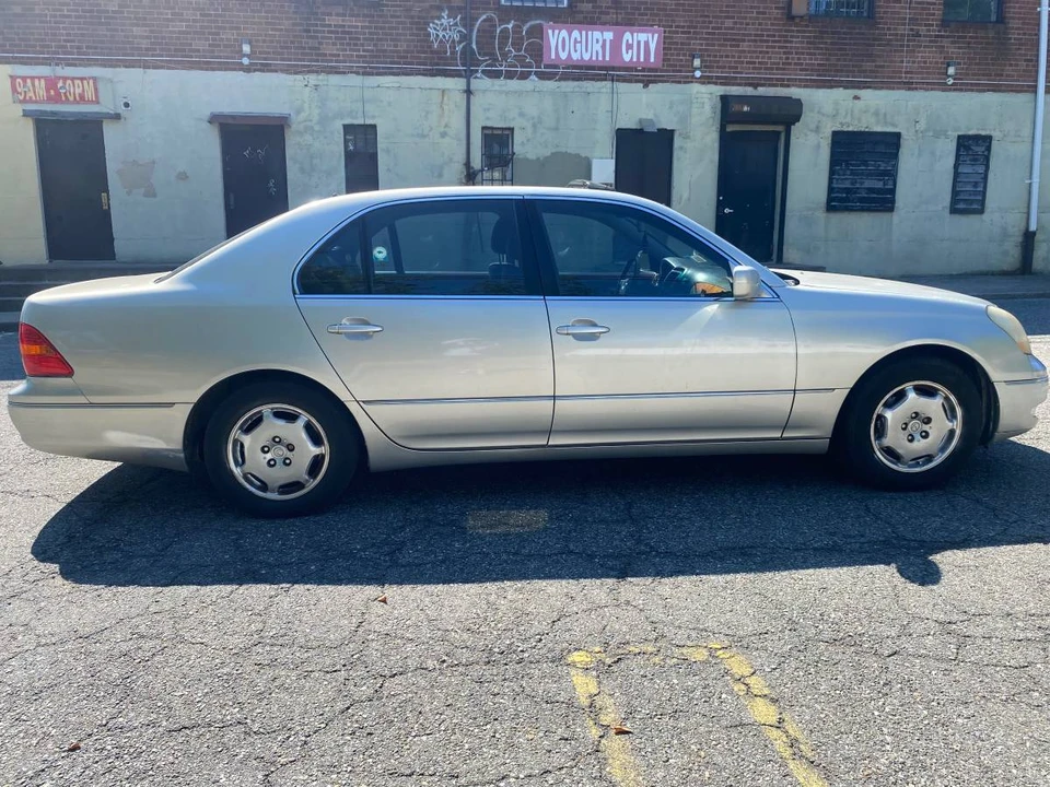 2002 Lexus LS 3rd Gen - Image 7 of 12