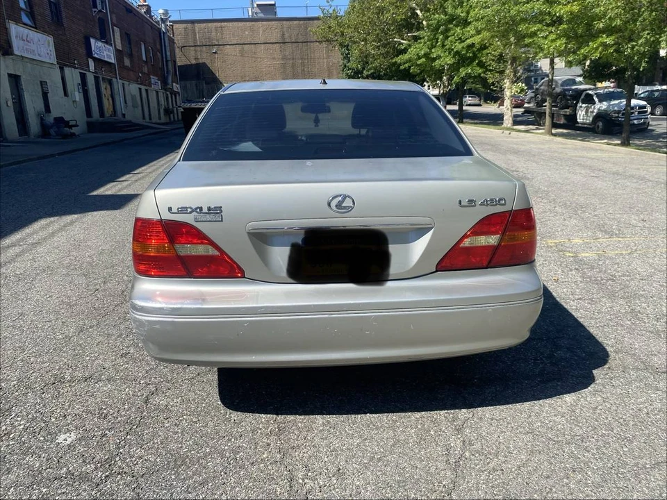 2002 Lexus LS 3rd Gen - Image 5 of 12