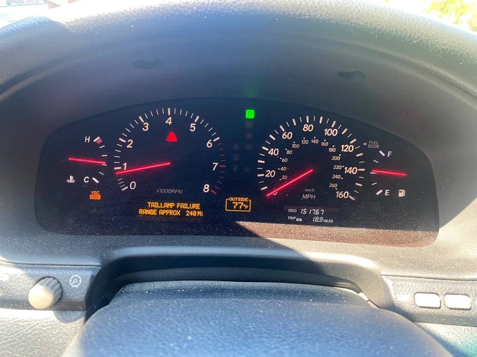 2002 Lexus LS 3rd Gen - Image 9 of 12