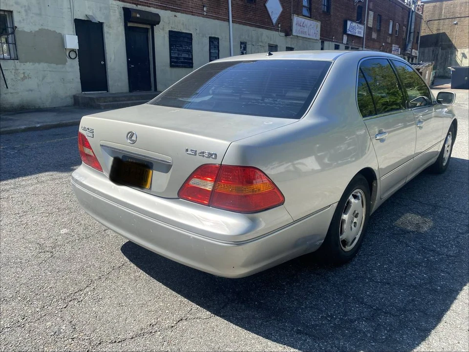 2002 Lexus LS 3rd Gen - Image 6 of 12