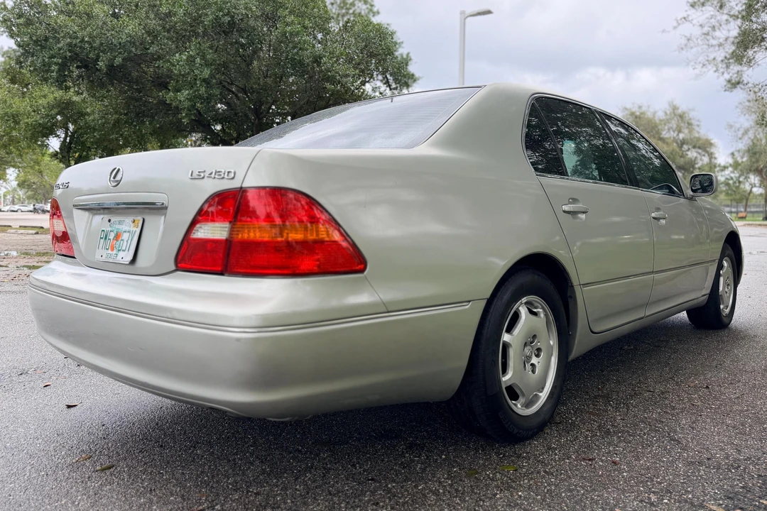 2002 Lexus LS 3rd Gen - Image 4 of 31