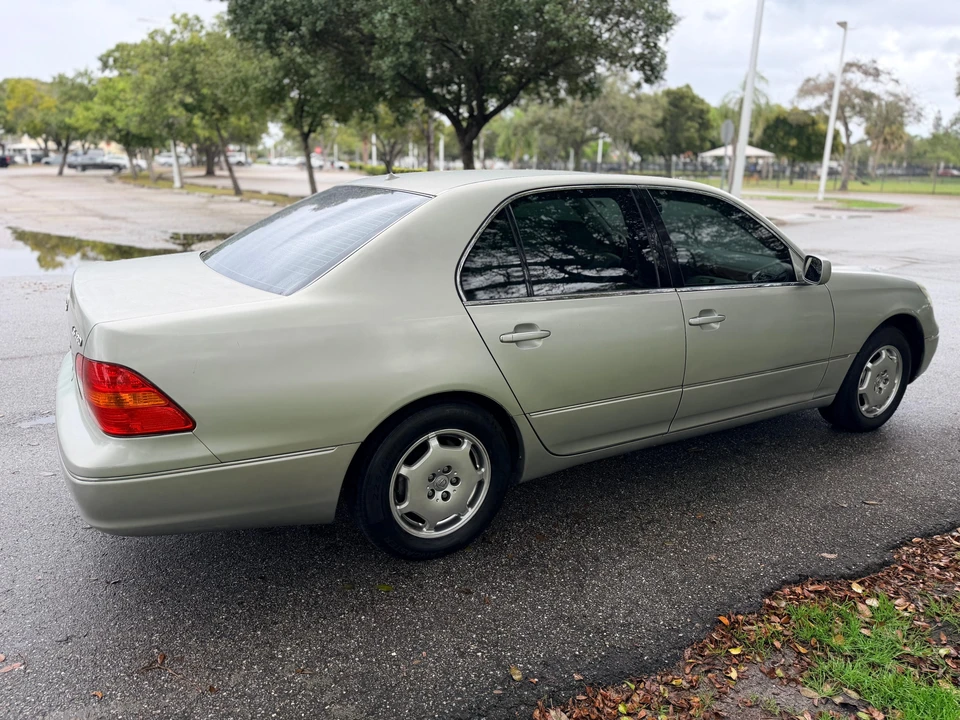 2002 Lexus LS 3rd Gen - Image 25 of 31