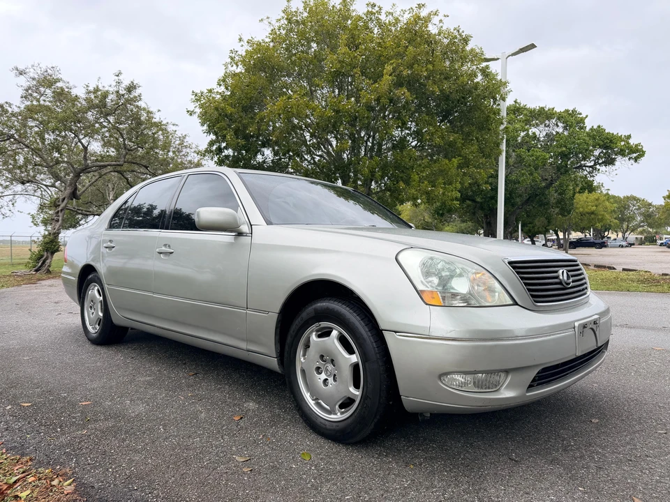 2002 Lexus LS 3rd Gen - Image 29 of 31