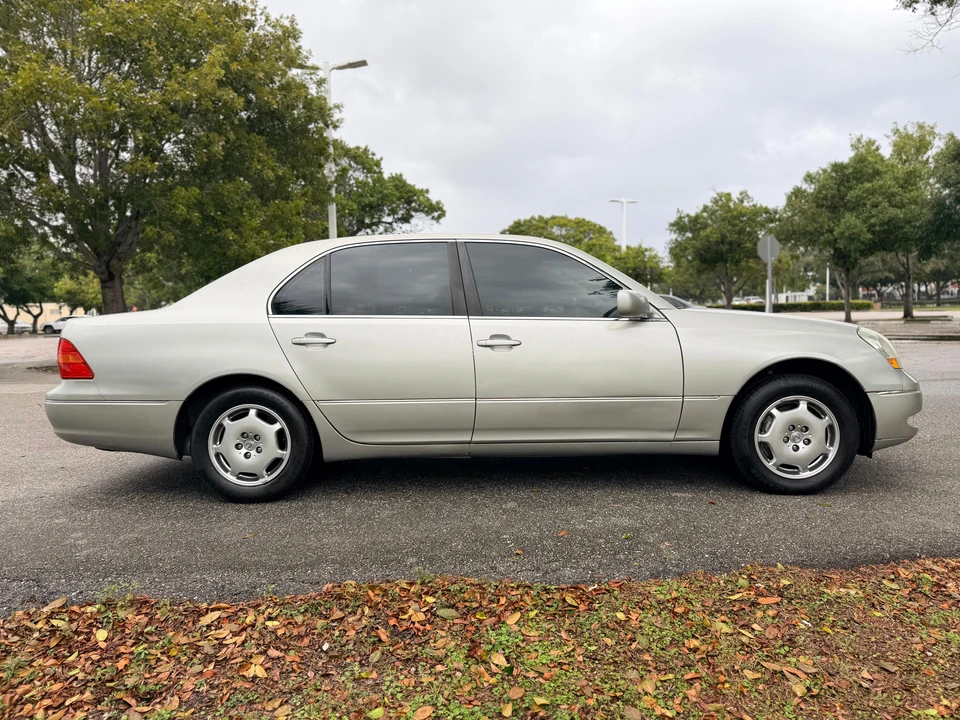 2002 Lexus LS 3rd Gen - Image 26 of 31