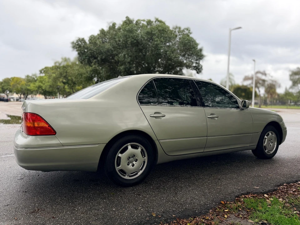 2002 Lexus LS 3rd Gen - Image 24 of 31