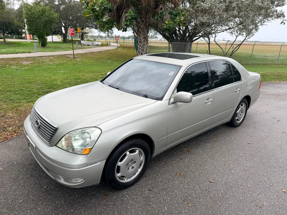 2002 Lexus LS 3rd Gen - Image 12 of 31