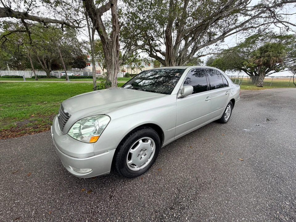2002 Lexus LS 3rd Gen - Image 10 of 31