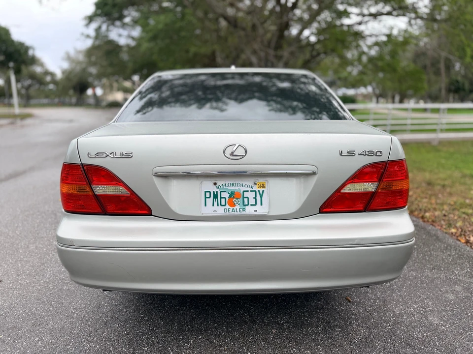 2002 Lexus LS 3rd Gen - Image 18 of 31