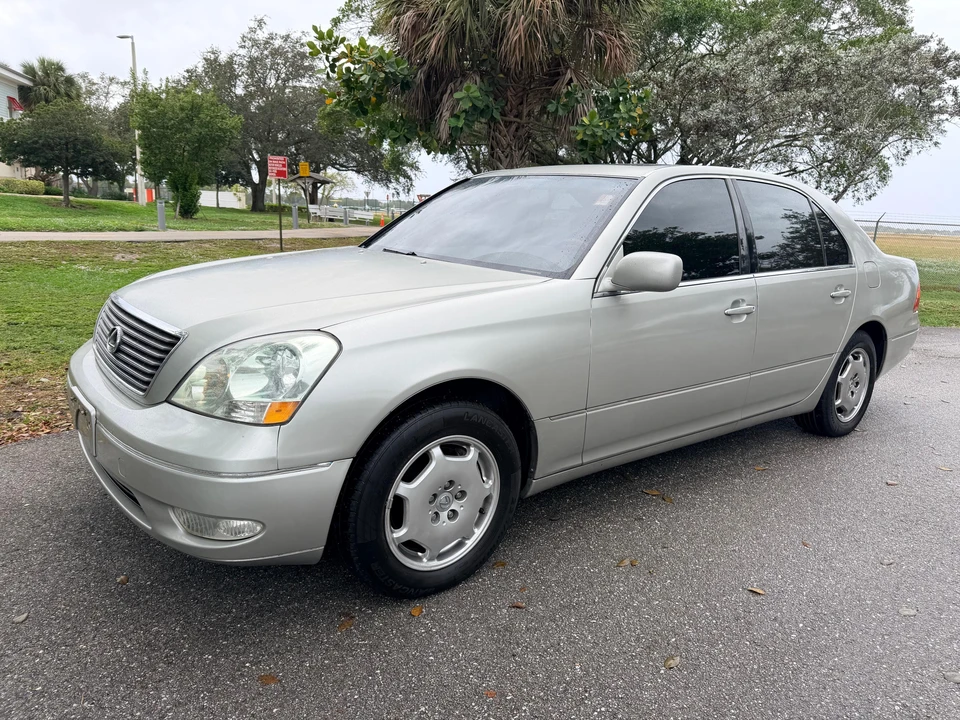 2002 Lexus LS 3rd Gen - Image 11 of 31