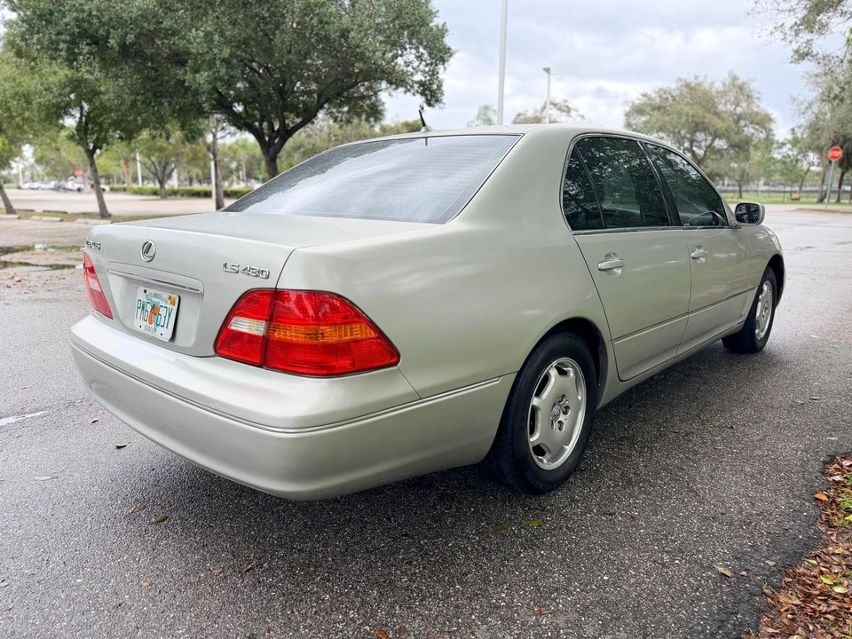 2002 Lexus LS 3rd Gen - Image 21 of 31