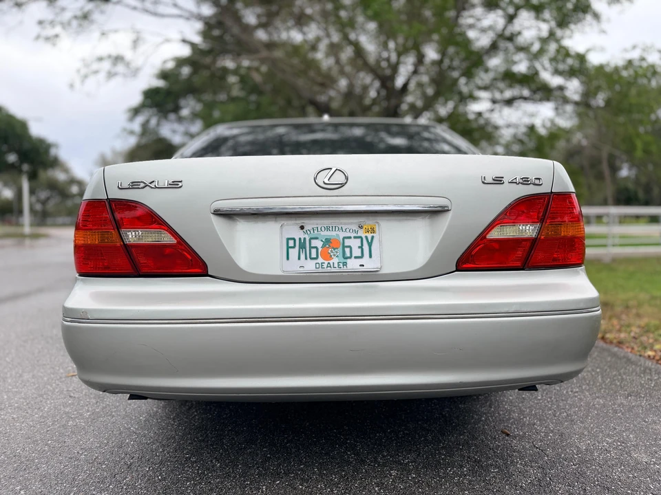 2002 Lexus LS 3rd Gen - Image 19 of 31