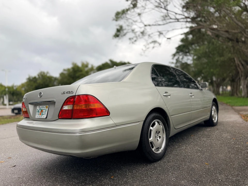 2002 Lexus LS 3rd Gen - Image 20 of 31