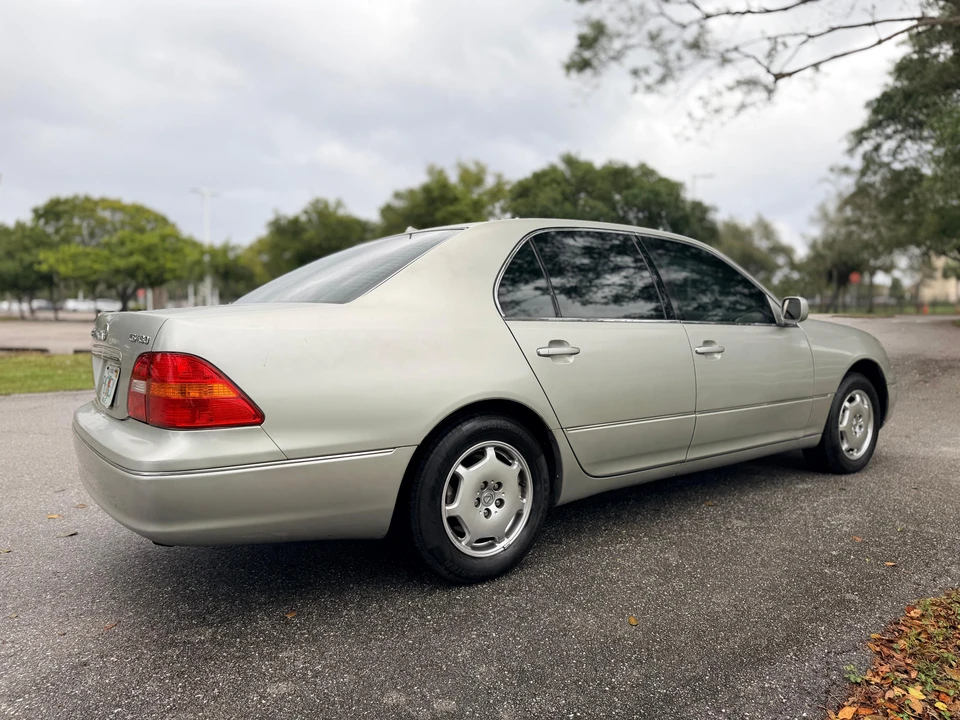 2002 Lexus LS 3rd Gen - Image 22 of 31