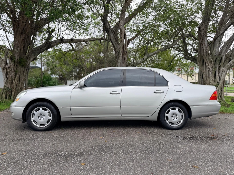 2002 Lexus LS 3rd Gen - Image 15 of 31
