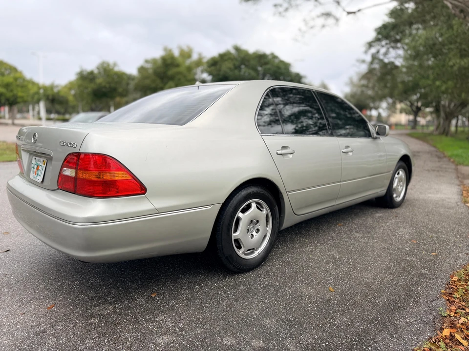 2002 Lexus LS 3rd Gen - Image 23 of 31