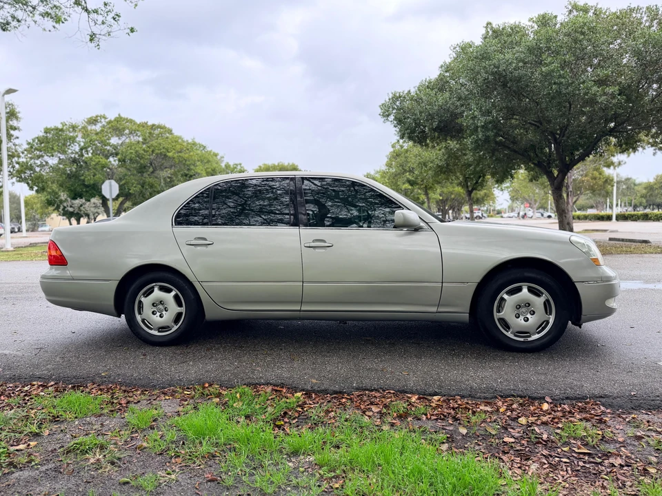 2002 Lexus LS 3rd Gen - Image 27 of 31