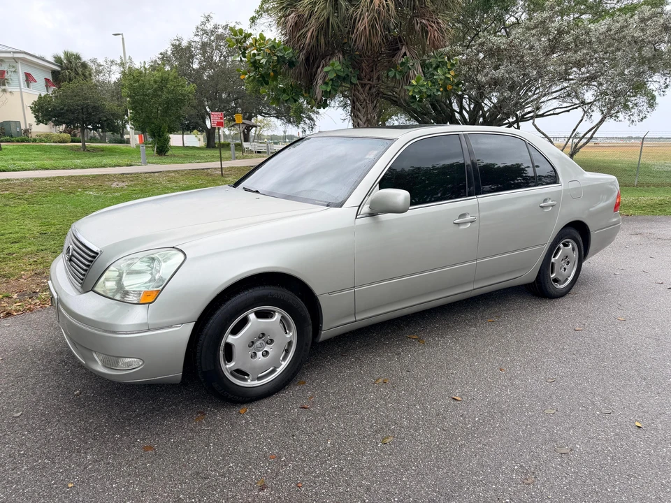 2002 Lexus LS 3rd Gen - Image 13 of 31