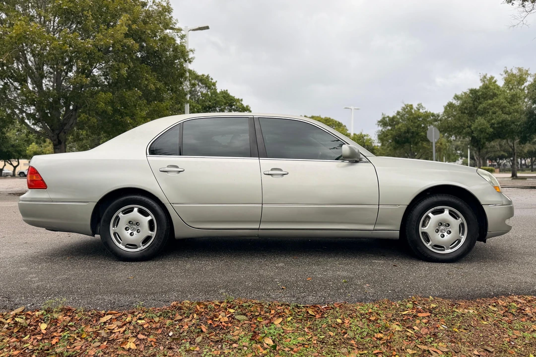 2002 Lexus LS 3rd Gen - Image 3 of 31