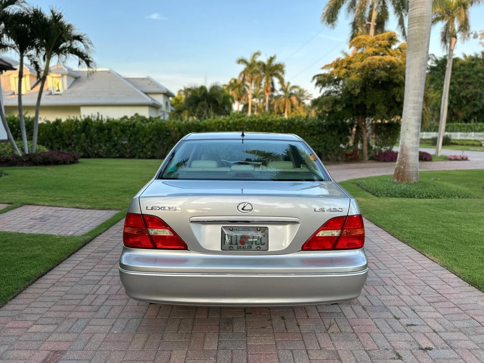 2002 Lexus LS 3rd Gen - Image 22 of 31