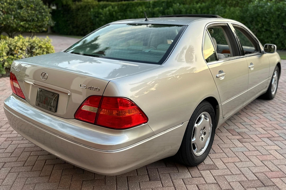 2002 Lexus LS 3rd Gen - Image 4 of 31