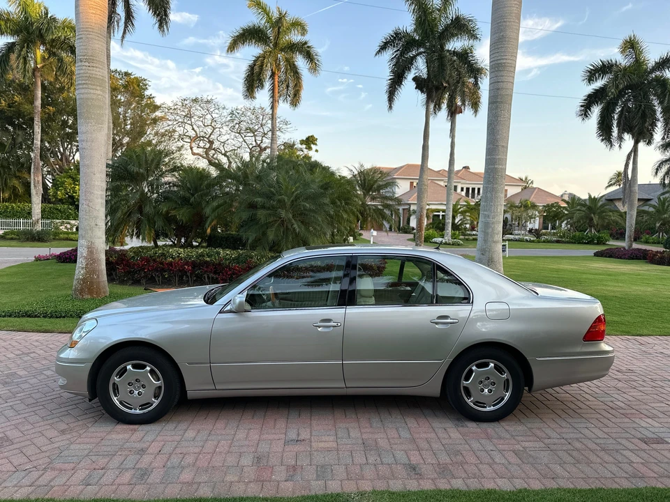 2002 Lexus LS 3rd Gen - Image 16 of 31
