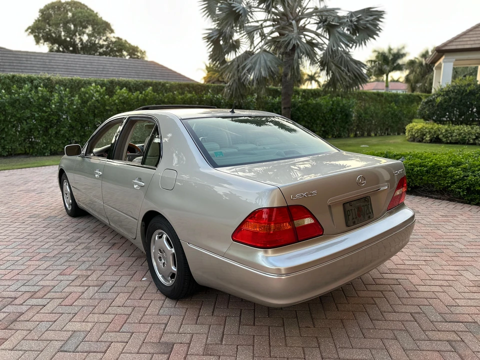 2002 Lexus LS 3rd Gen - Image 20 of 31