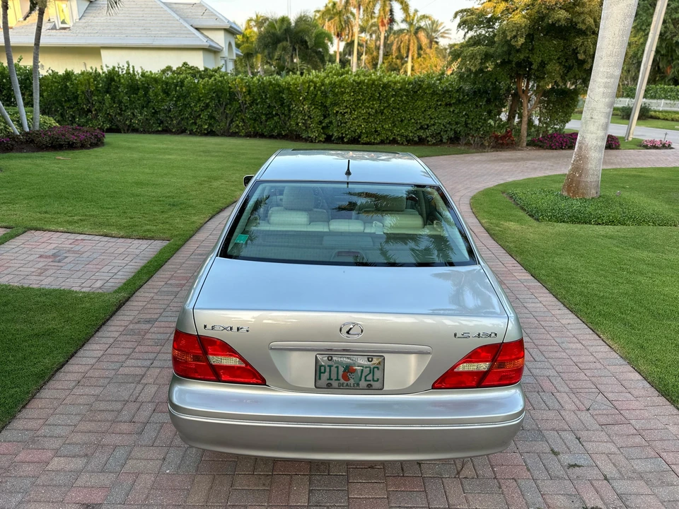2002 Lexus LS 3rd Gen - Image 21 of 31