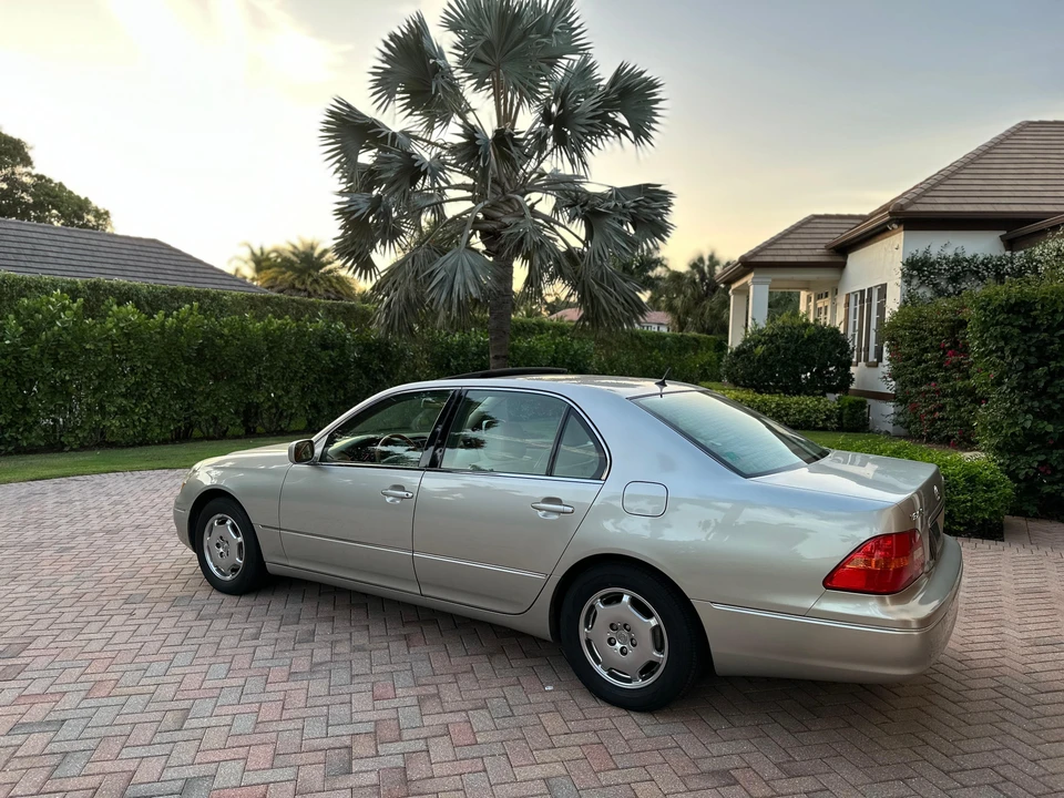2002 Lexus LS 3rd Gen - Image 17 of 31