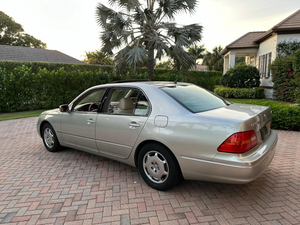 2002 Lexus LS 3rd Gen - Image 18 of 31