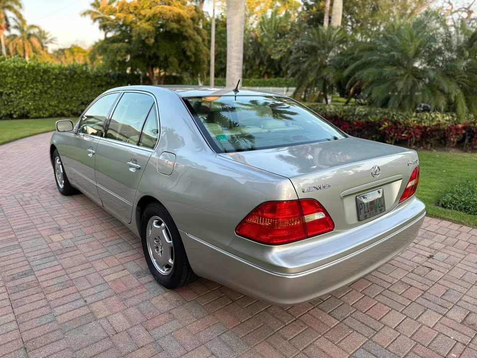 2002 Lexus LS 3rd Gen - Image 19 of 31