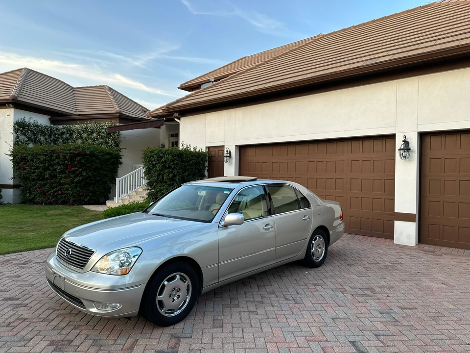 2002 Lexus LS 3rd Gen - Image 15 of 31
