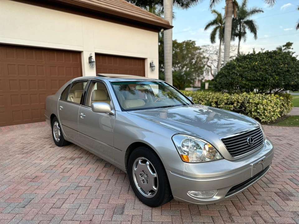 2002 Lexus LS 3rd Gen - Image 25 of 31