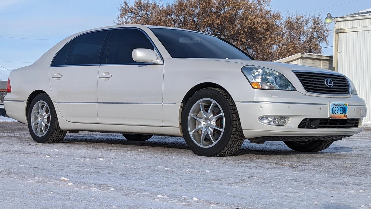 2002 Lexus LS 3rd Gen - Image 14 of 31