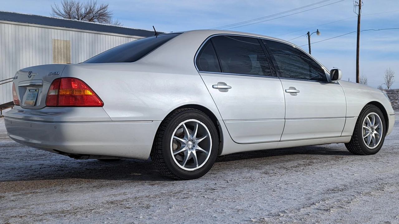 2002 Lexus LS 3rd Gen - Image 12 of 31