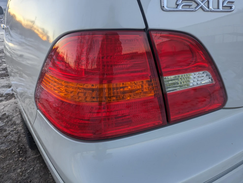 2002 Lexus LS 3rd Gen - Image 28 of 31